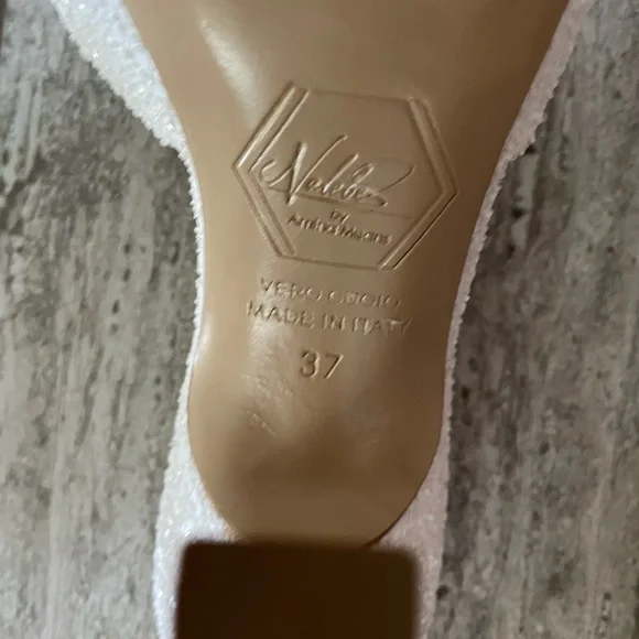 Nalebe Womens white glitter pumps. absolutely stunning! Perfect condition - Picture 2 of 4